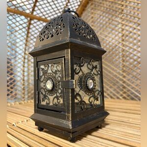 ⭐️ Free With Bundle Purchase Of 2+ Items! Vintage-Style Lantern Tealight Holder